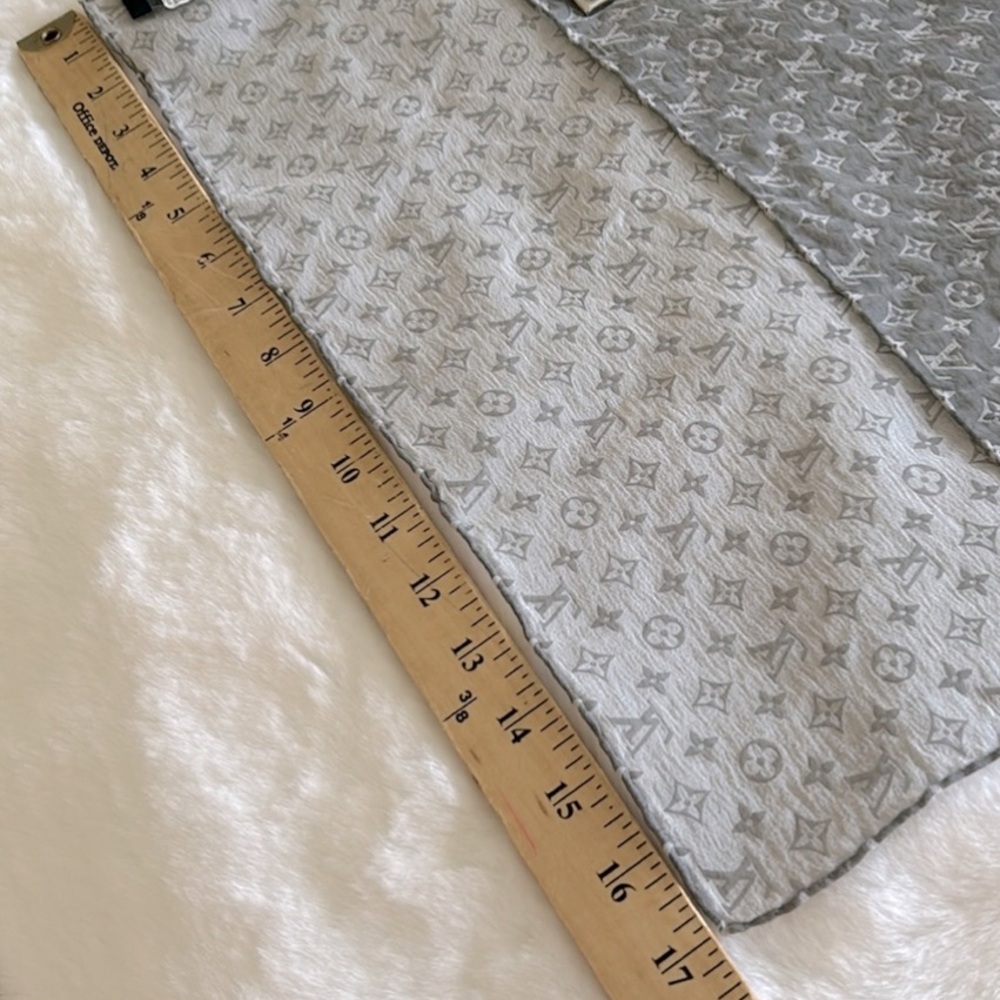 Louis Vuitton Monogram LV Silk Stole - Picture 10 of 12